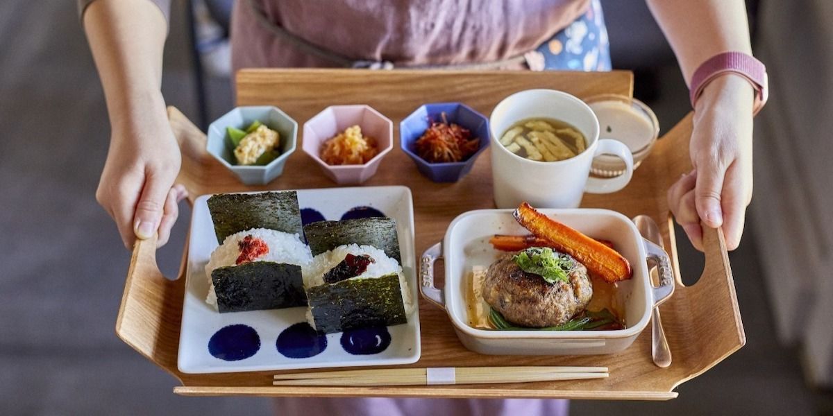 「選べるおむすび＆自家製近江牛ハンバーグ」2100円（ランチメニュー）