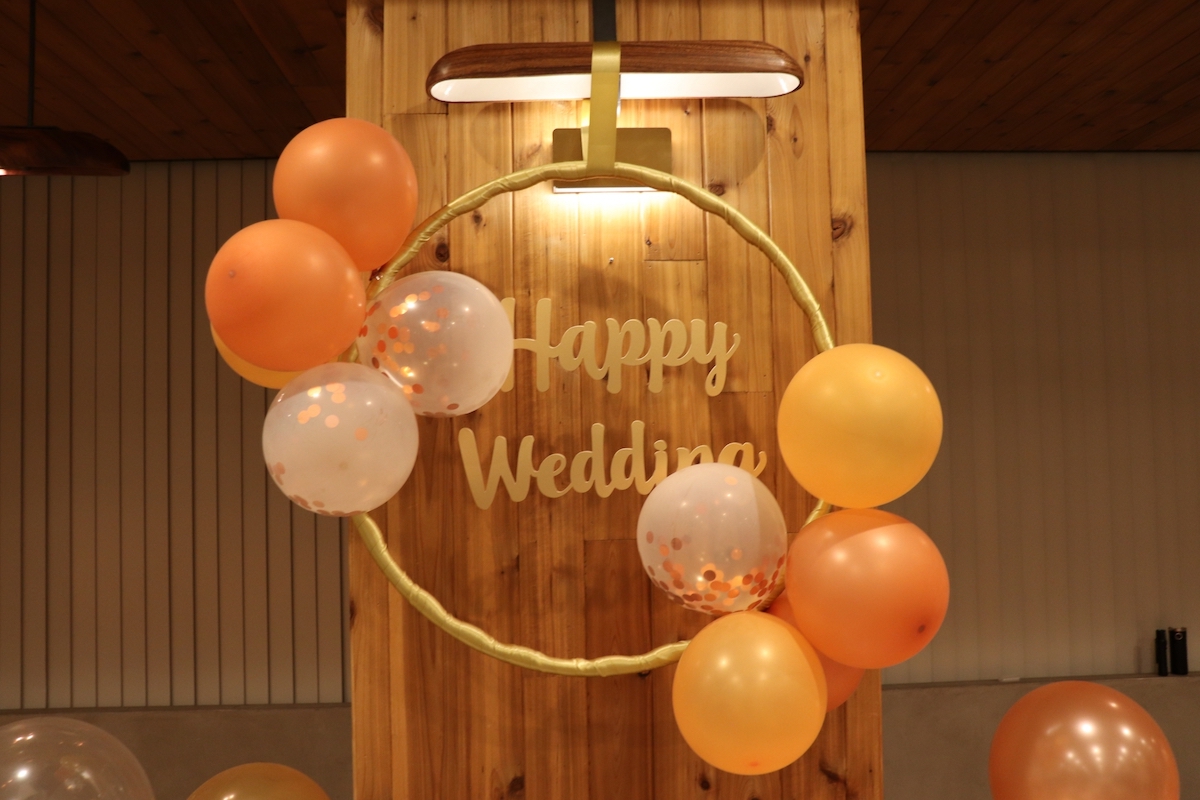 風船とHappyWeddingの飾り