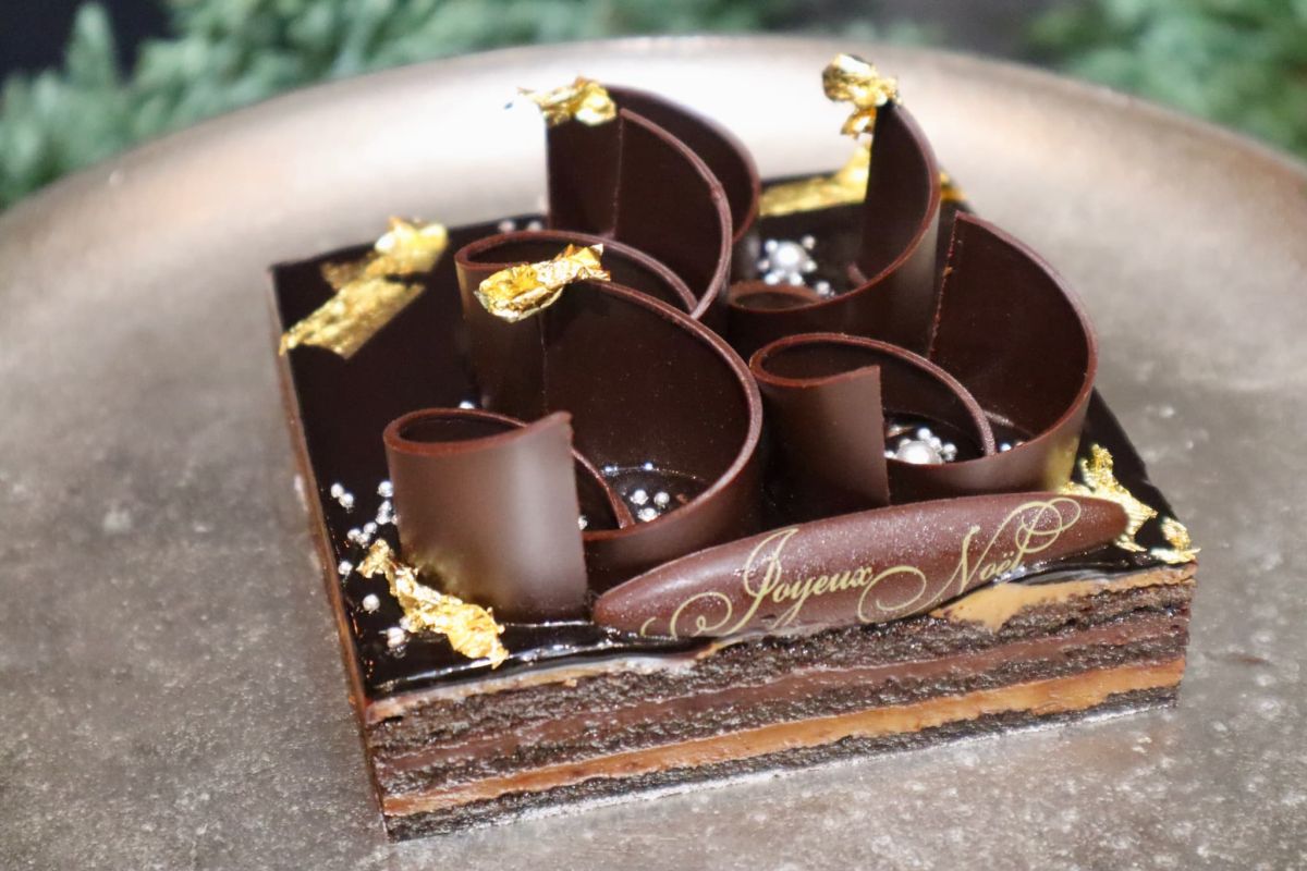 「THE KAHALA Christmas 2026 &rdquo;Macaronnade&rdquo;（ザ・カハラ　クリスマス 2026 &rdquo;マカロナード&rdquo;」1万2960円　※限定30台、直径約12cm
