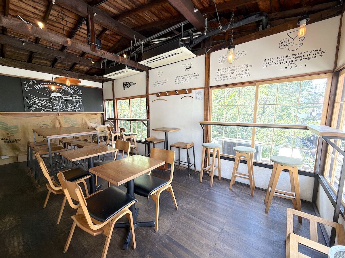 ONIBUS COFFEE 2階