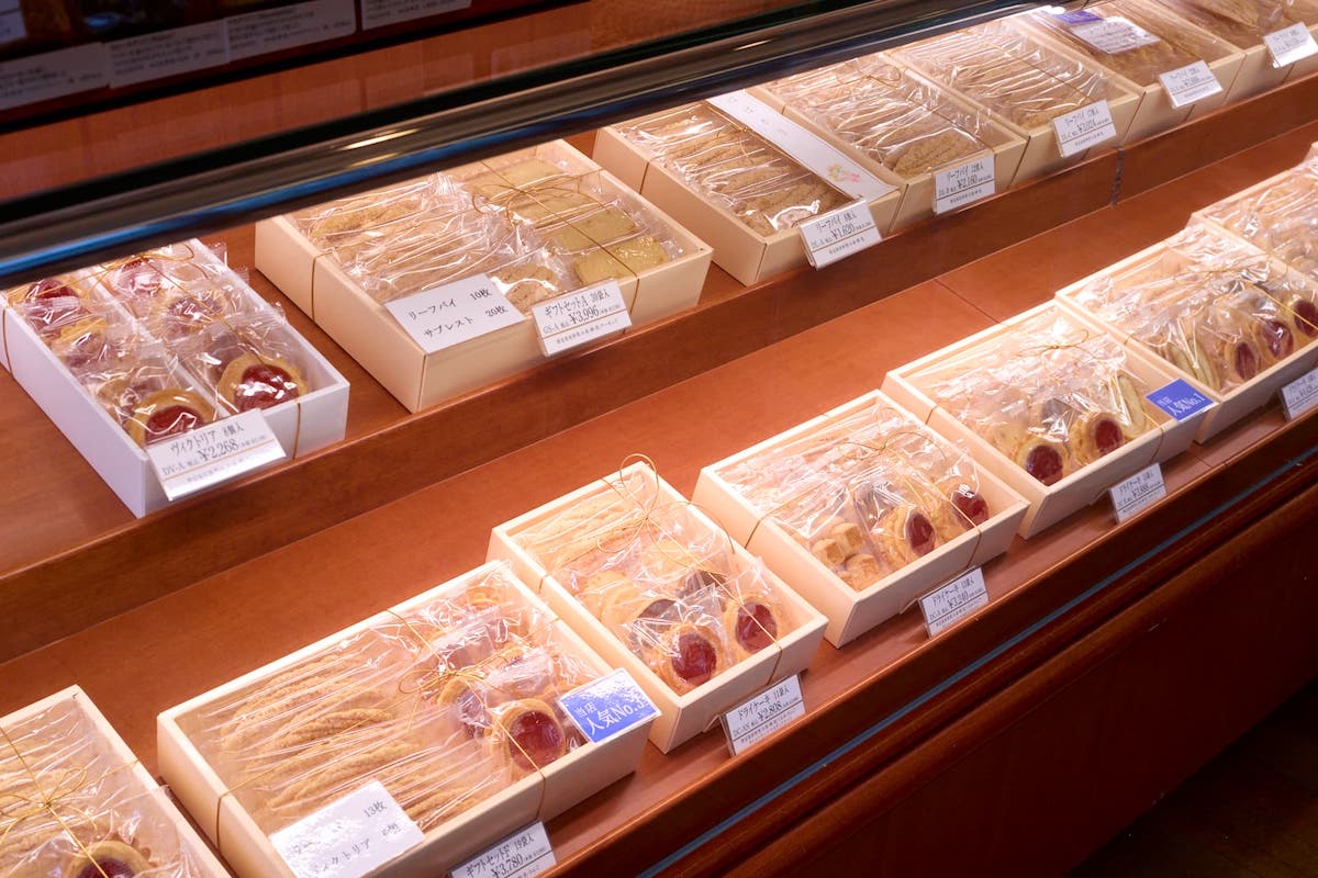 入ってすぐに売店がある