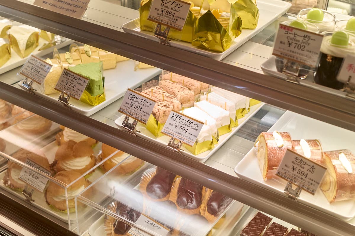 定番ケーキがずらりと並ぶ