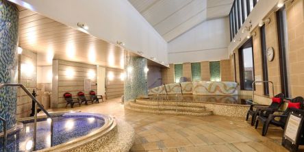 横浜駅チカの天然温泉＆没入型サウナ「横浜天然温泉 SPA EAS」で一日ゆるり