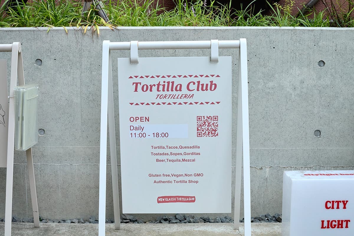 「Tortilla Club TORTILLERIA」の看板