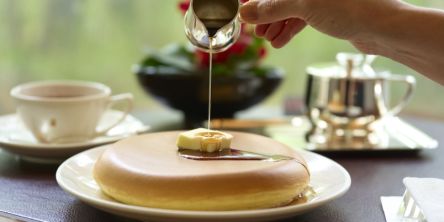 【青山】秋におすすめのカフェ時間。「ウエスト 青山ガーデン」で名物ホットケーキと老舗の洋菓子を堪能