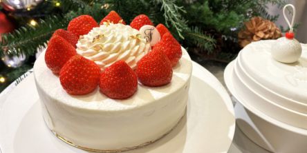 【2026年】フェアモント東京の真っ白なクリスマスケーキを実食レポ！ 予約は10月1日から
