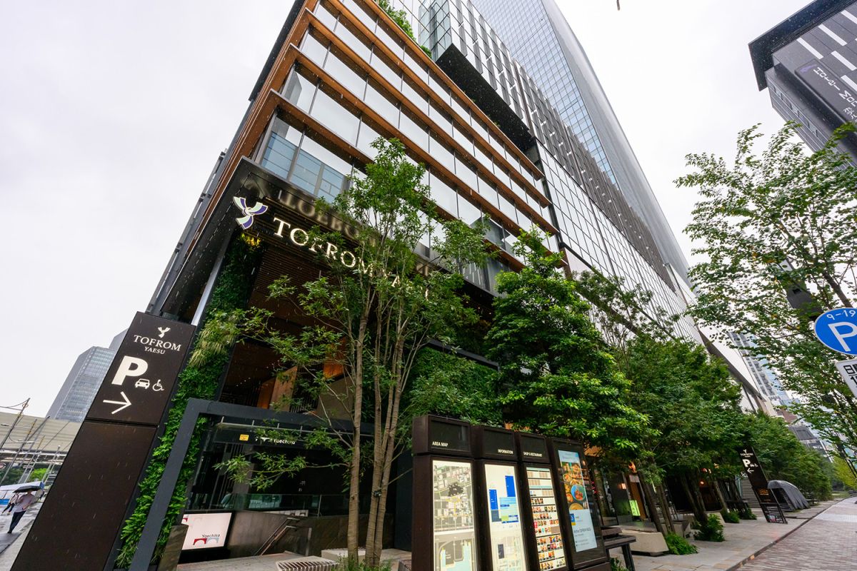 TOFROM YAESU TOWERの外観