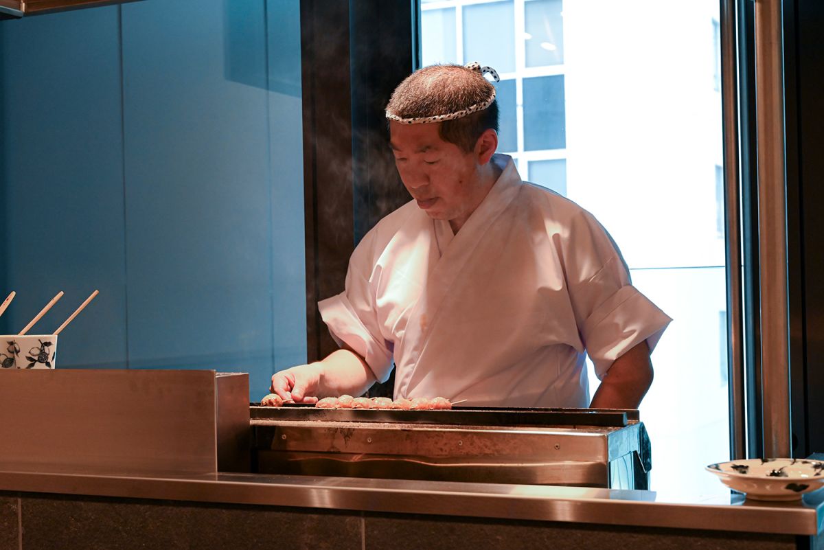 職人さんがその場で調理してくれます