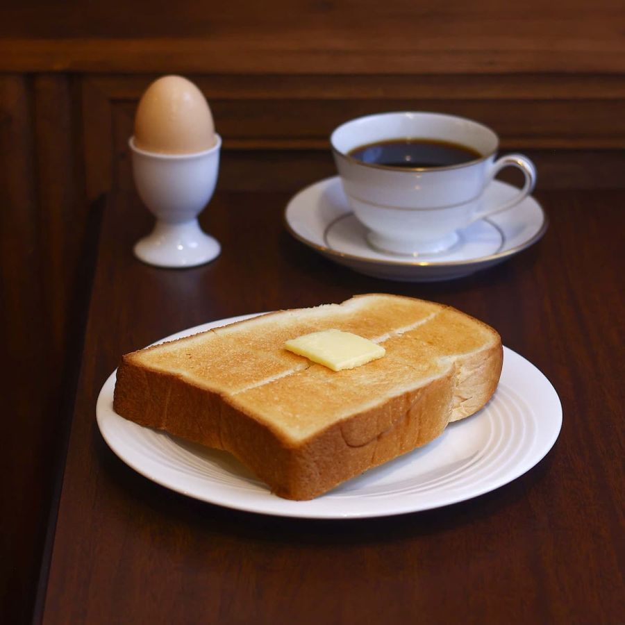 トーストが焼ける匂いと珈琲の香りに包まれる至福の朝
