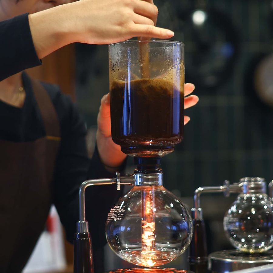 珈琲はサイフォンで抽出。この光景も昔ながらの喫茶店らしくってほっこり