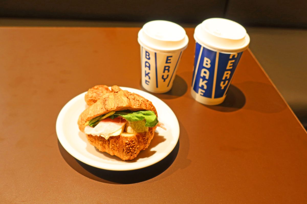 THE CITY BAKERY + Bar & Grill「クロワッサンサンド カマンベール&ハム」