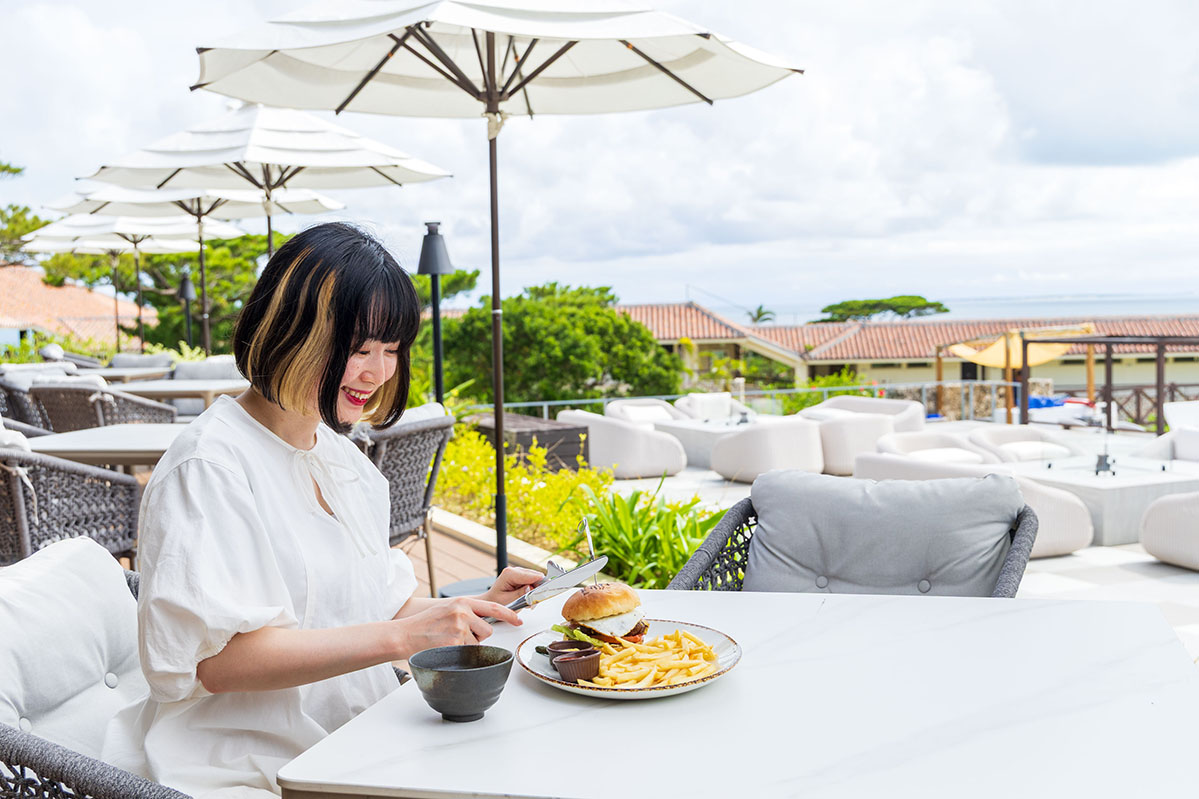 はいむるぶし ハンバーガー テラス席