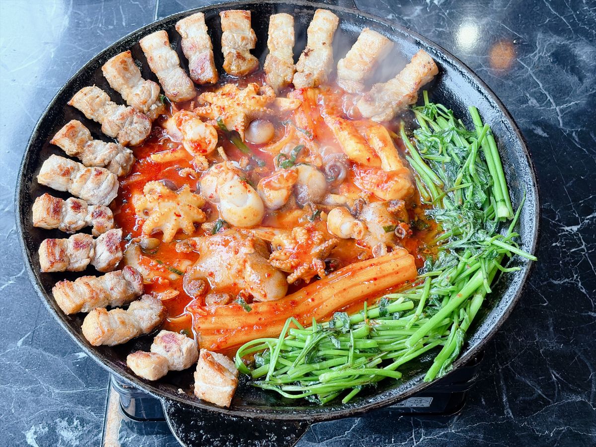 「チュクミミナリサムギョプサル」1人前2728円　※注文は2人前から。写真は2人前
