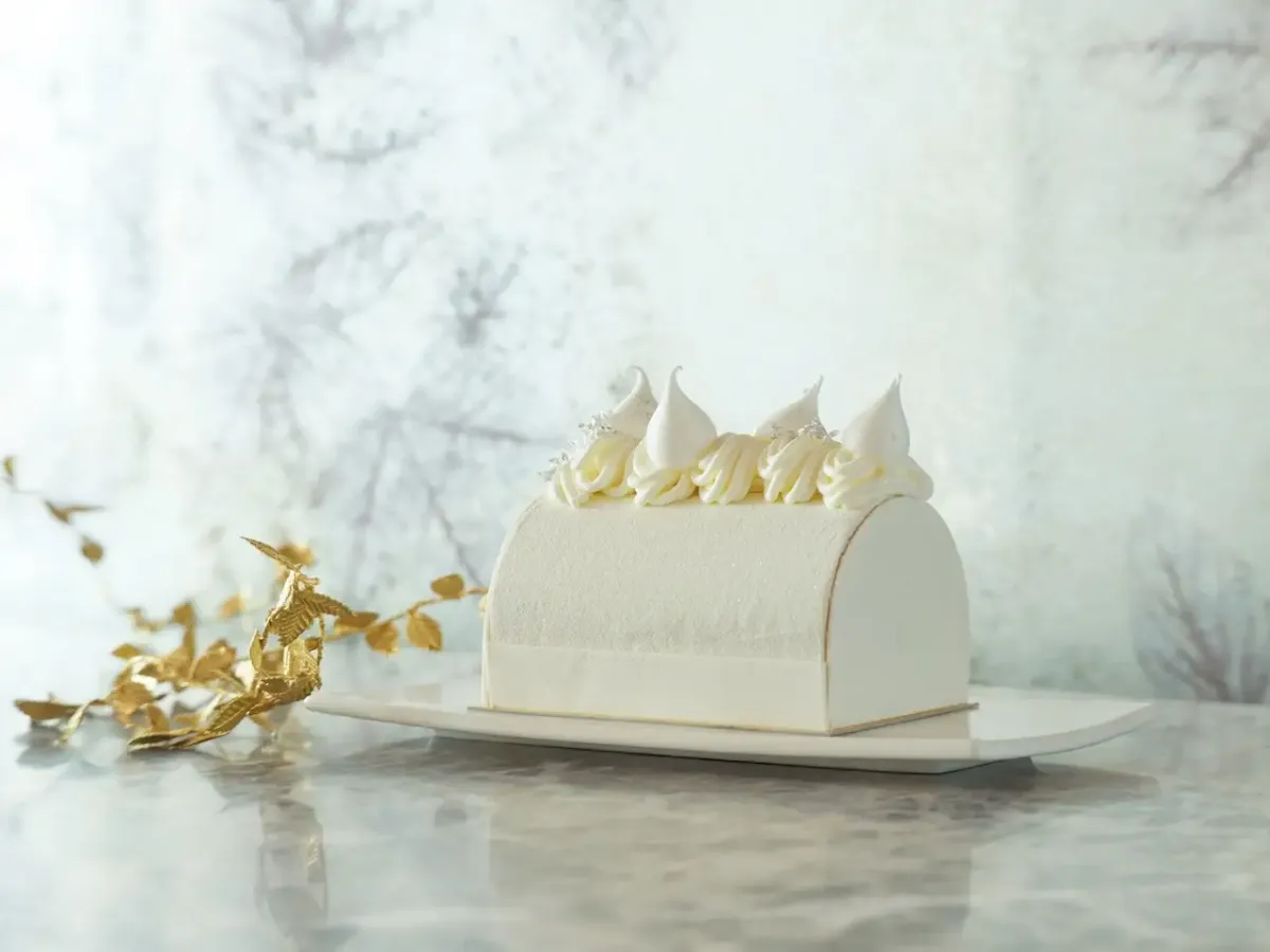 「クリスマス ホワイト ログ」縦12cm&times;横8cm&times;高さ9.5cm 8000円