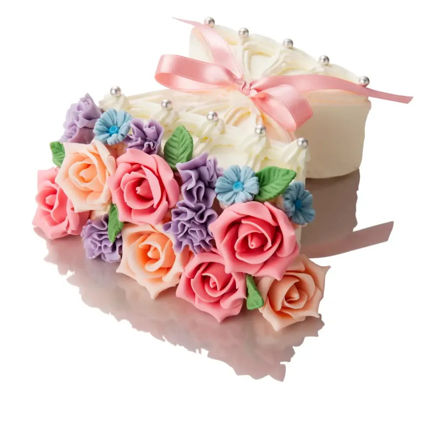 「ブーケリボンケーキ」W14 cm&times;D13 cm&times;H7cm1万2960円