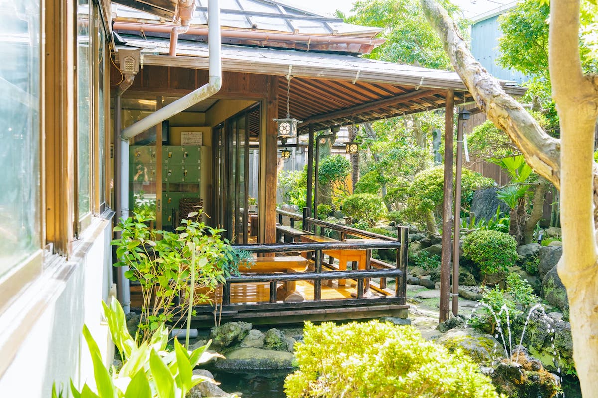 「タカラ湯」庭園