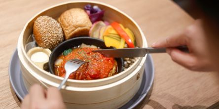 【大阪・京橋】店舗限定のせいろ蒸しランチが話題！高級食パン専門店が手がける「SAKImoto bakery and more」でベーカリーブランチを満喫♪