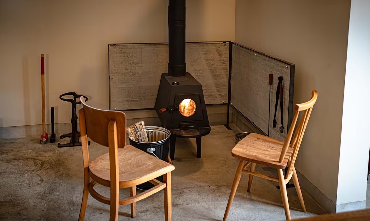 薪ストーブ／Photo：Airbnb