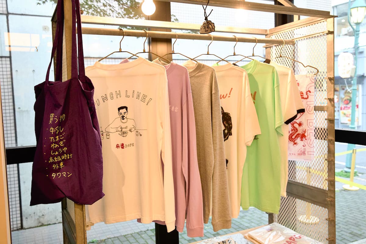 トートバッグ3000円、ロンT5500円、Tシャツ4000円、手ぬぐい2000円