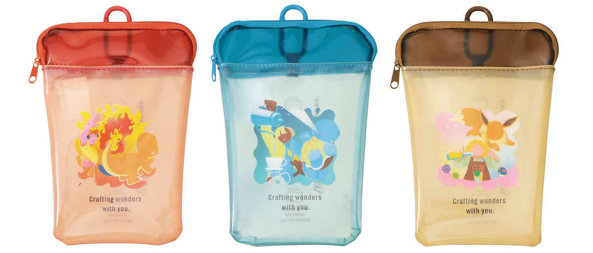 【オンライン限定】（左から）「Pok&eacute;mon + STARBUCKS カップシェイプ PVC ポーチ ヒトカゲ/ゼニガメ/イーブイ」各2200円