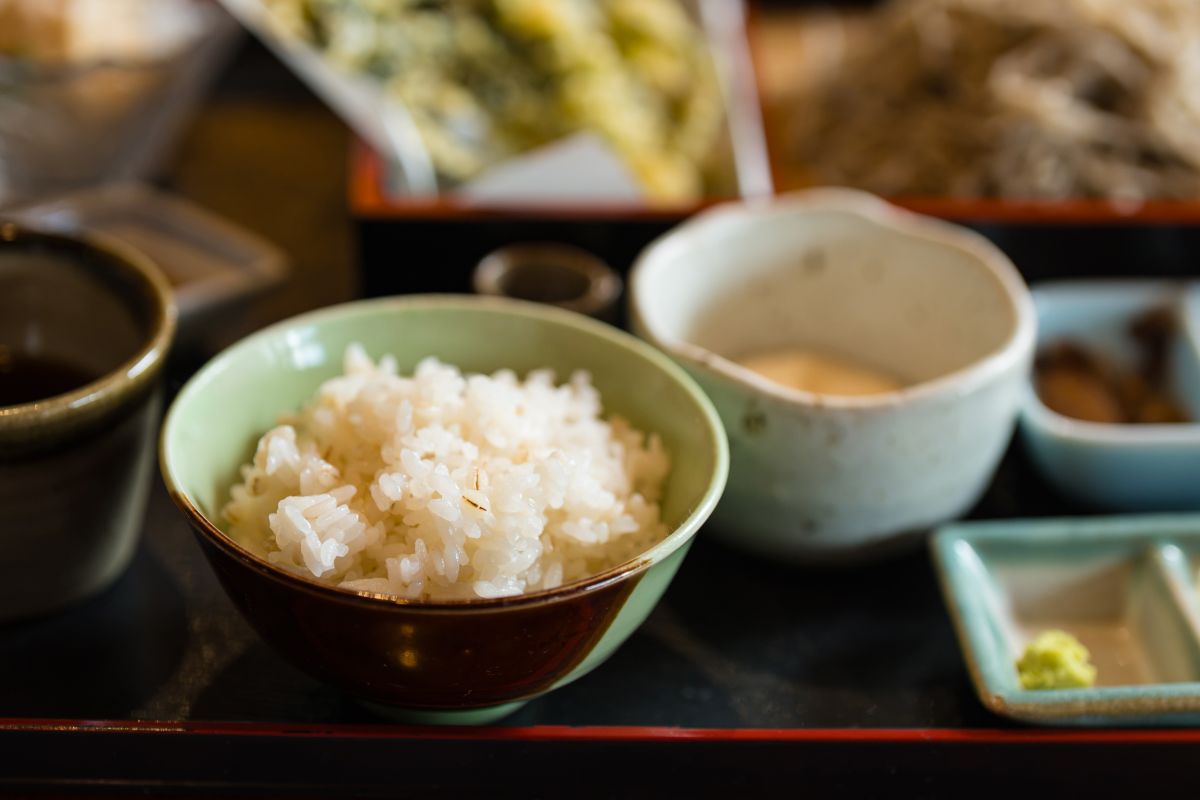 「小休止 のうか」麦めしととろろ