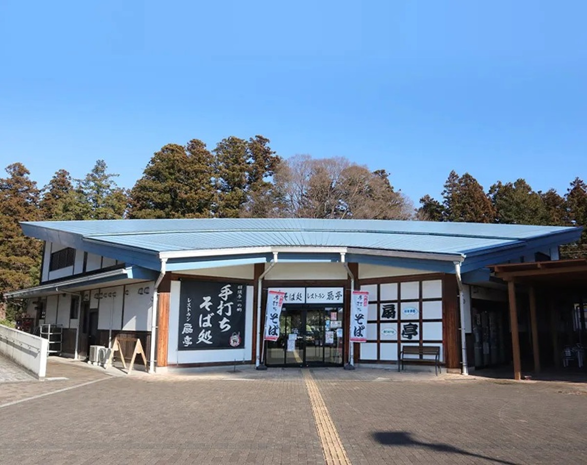 屋根が扇型なのにもご注目