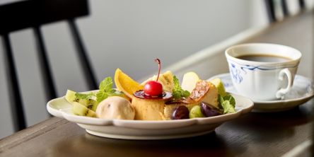 【京都カフェ】おいしさとコスパのよさに2度びっくり！ 「喫茶ヒトクチヤ」のぜいたくすぎるプリンアラモード