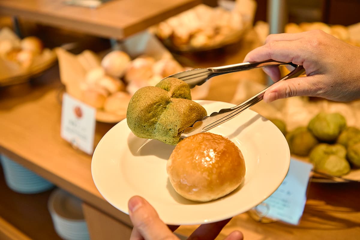 パン食べ放題の様子