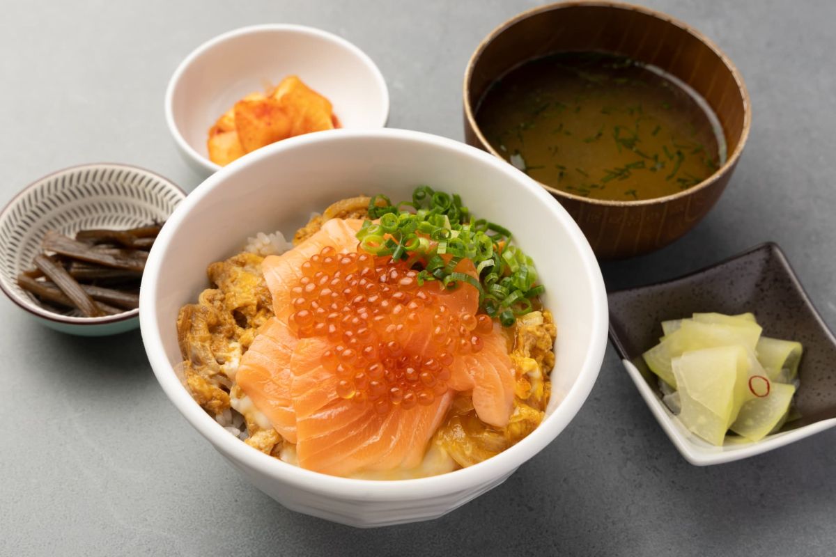 「サーモンとイクラの親子丼」