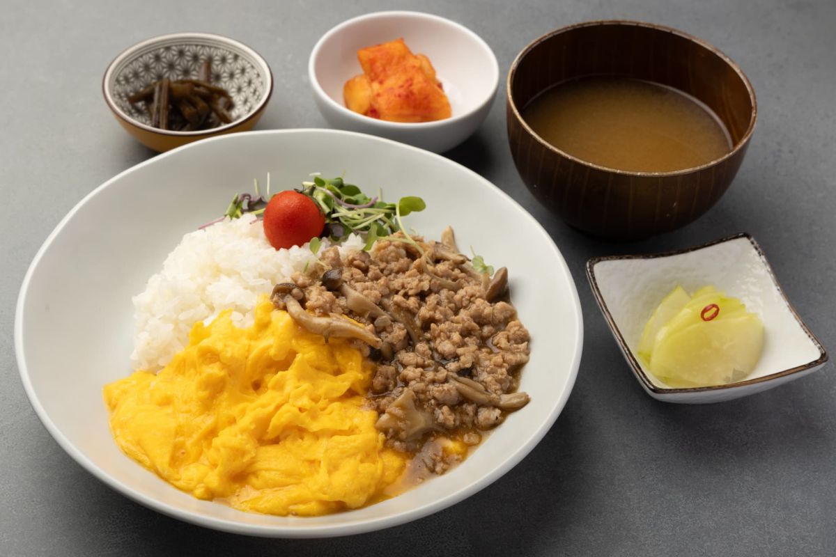「ふわとろ卵とひき肉あんかけ定食」