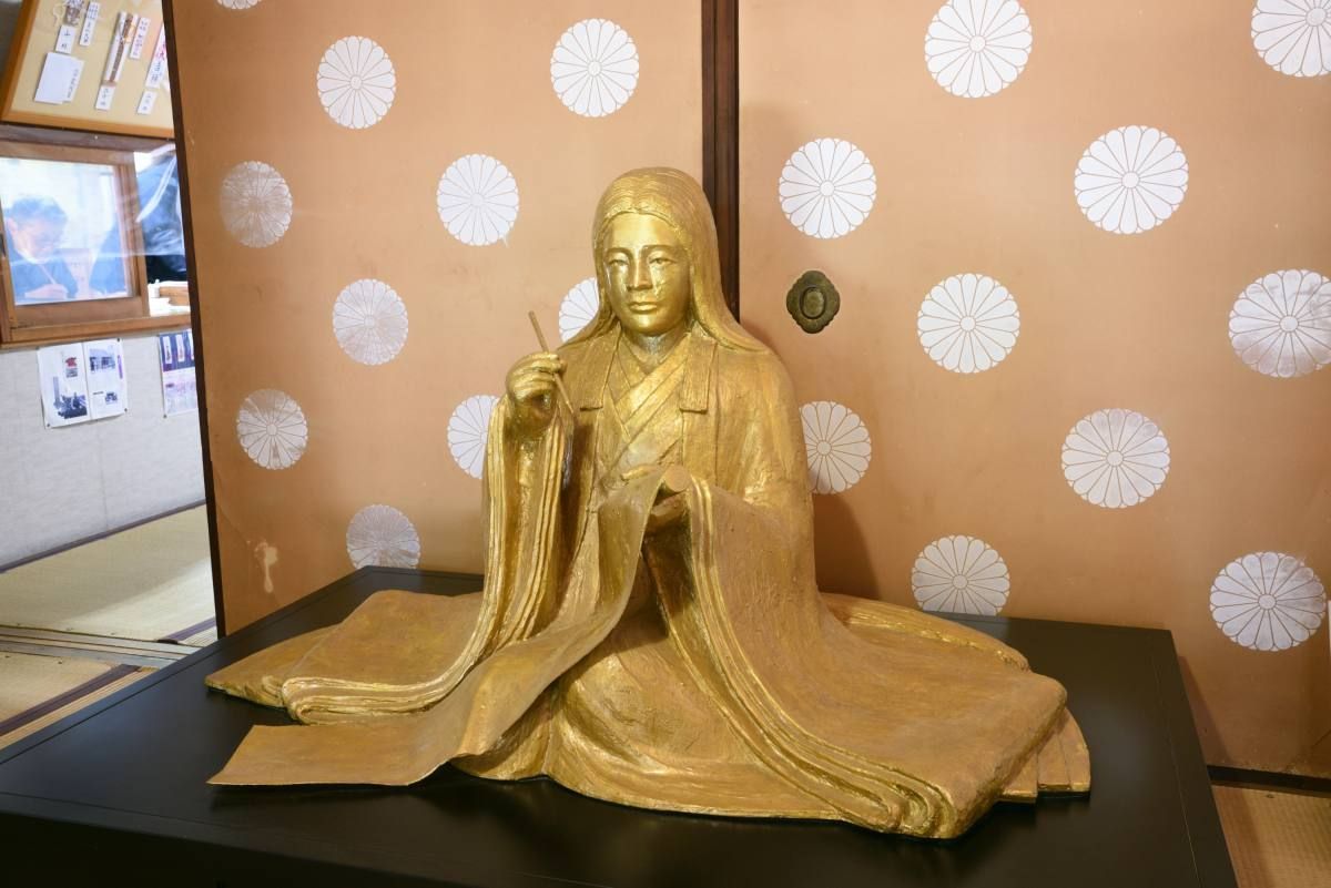 紫式部像