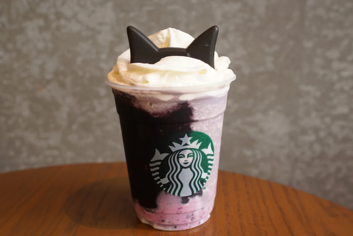 「ブラックベリー ヨーグルト フラペチーノ&reg; 黒耳ver.」Tallサイズのみ それぞれ 717円（持ち帰り）、730円（店内利用）※ブラックベリー果汁5％未満
