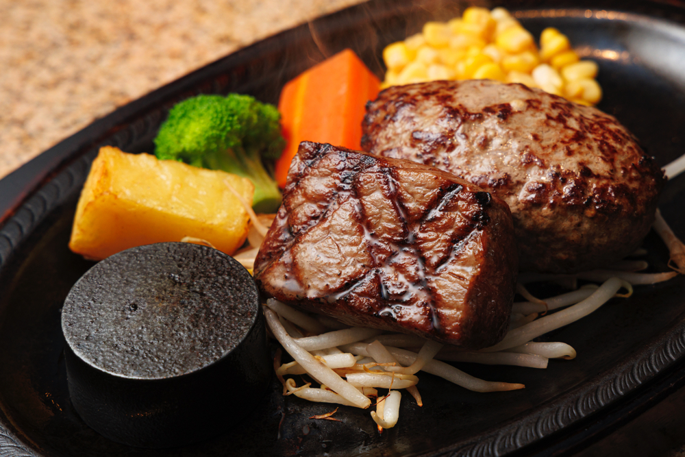 「あ・かうはーど」ステーキとハンバーグ
