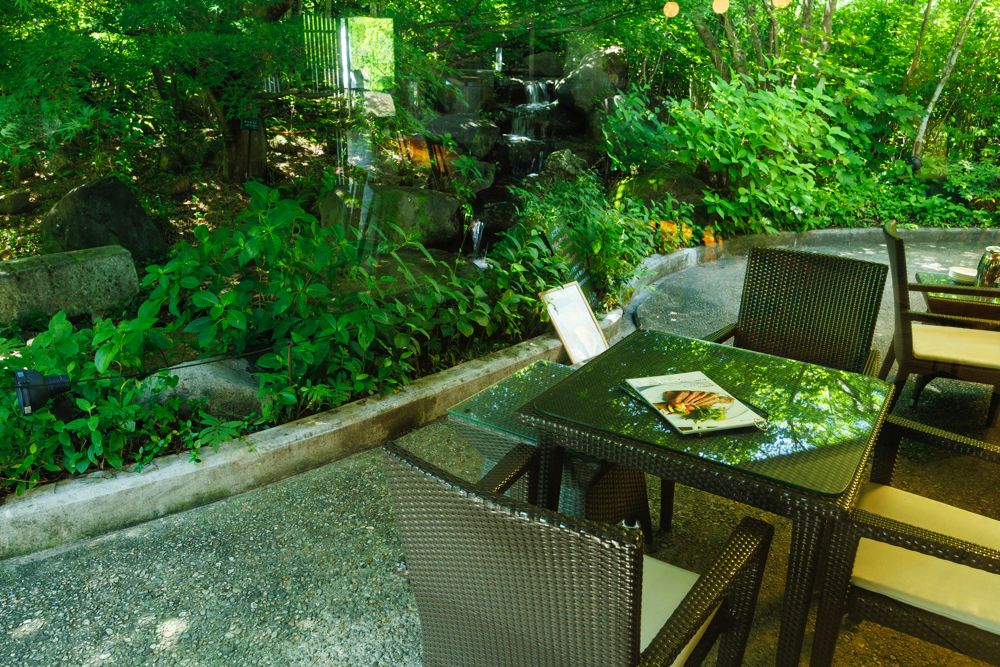 「カフェ&ガーデンしらさぎ邸」テラス席