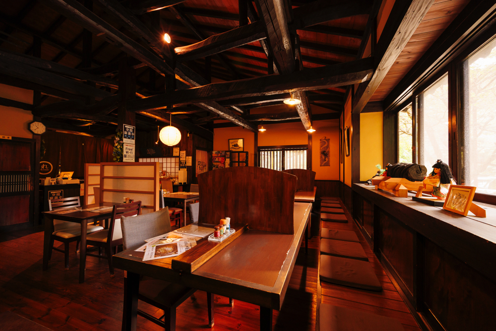 「そば処れんや」店舗内観