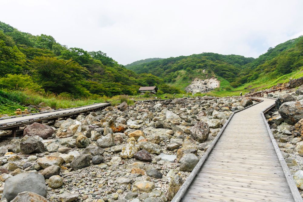 「殺生石」の散策路