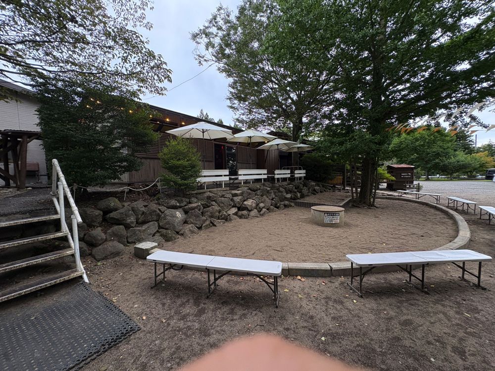 「宝石探しトレジャーストーンパーク」屋外の広場