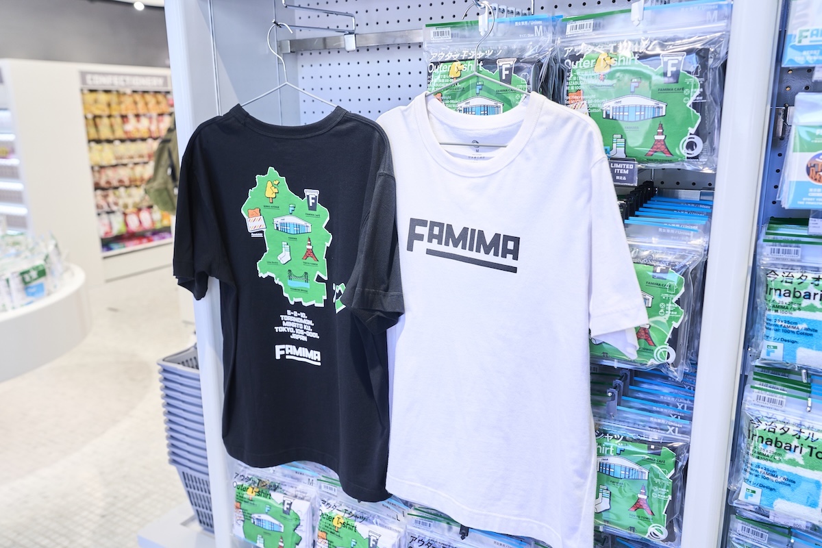 「アウターTシャツ AZABUDAI MAP」くろ・しろ各2998円