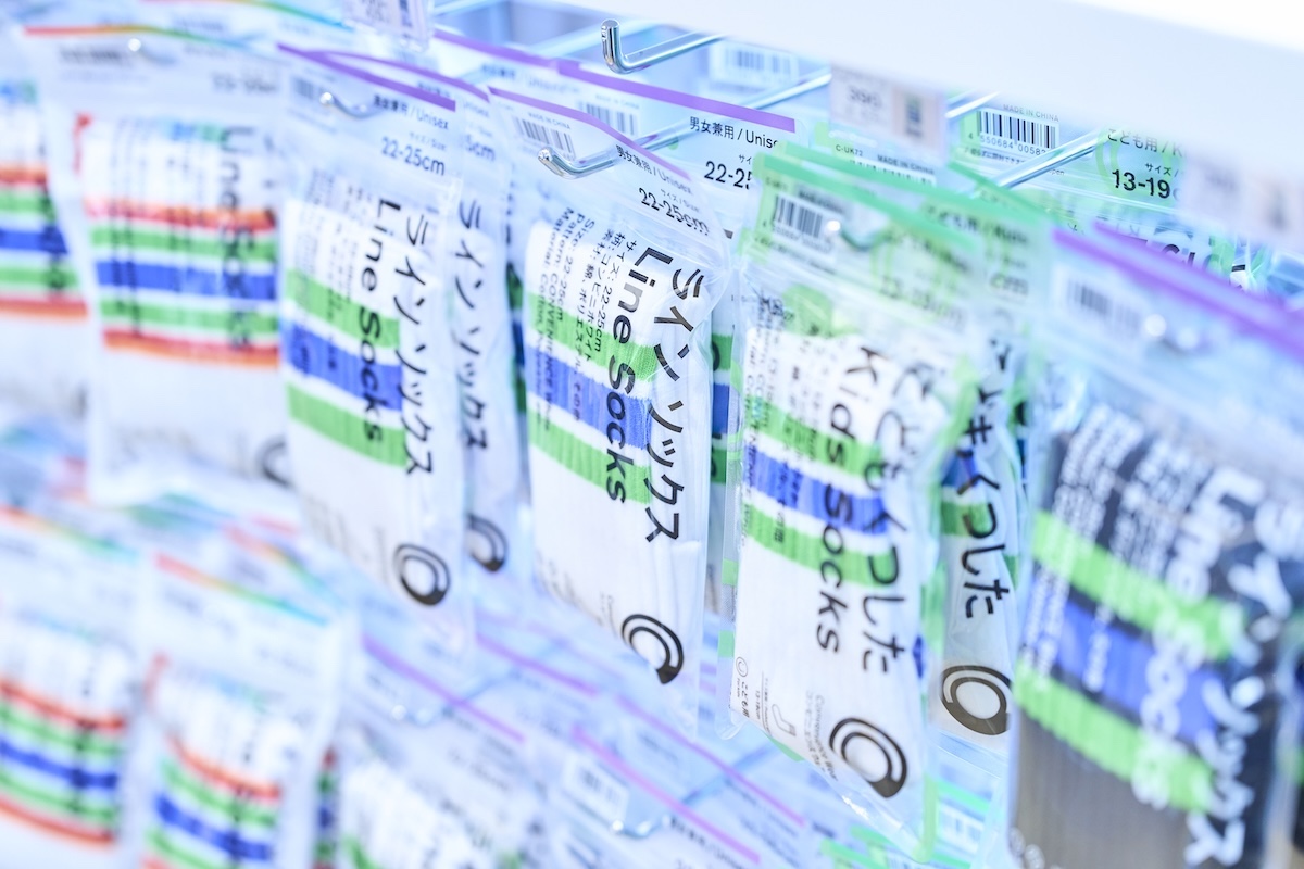 「ラインソックス」コンビニホワイト429円