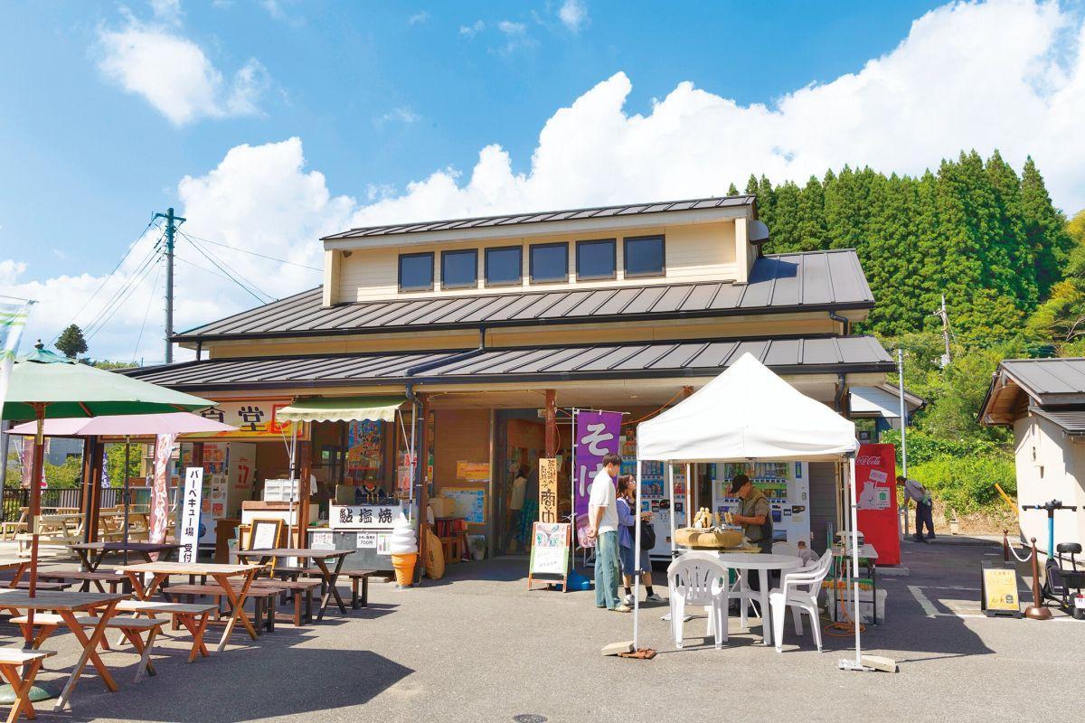 養老渓谷駅から路線バスで8分。敷地周辺には予約制のバーベキュー場も