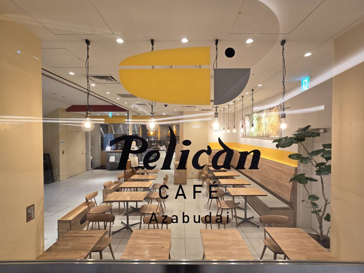 ロゴの入ったペリカンカフェ 麻布台ヒルズ店の外観