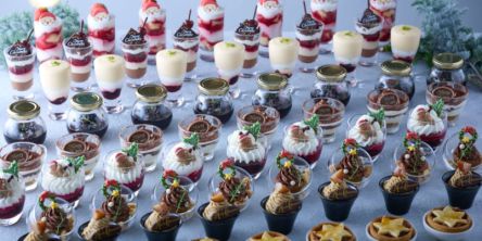 【ウェスティンホテル東京】クリスマスを彩るスイーツ20種以上が食べ放題！「Christmas Dessert Buffet」開催