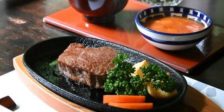 日光東照宮から徒歩圏！とちぎ和牛と湯波の贅沢ランチを「妙月坊」で｜栃木