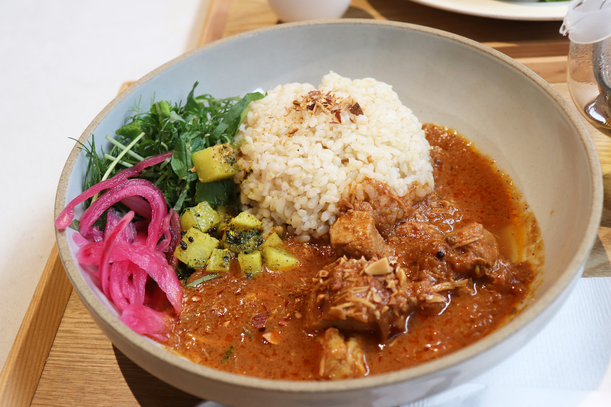 「薬膳カレー 4種のハーブとポーク」