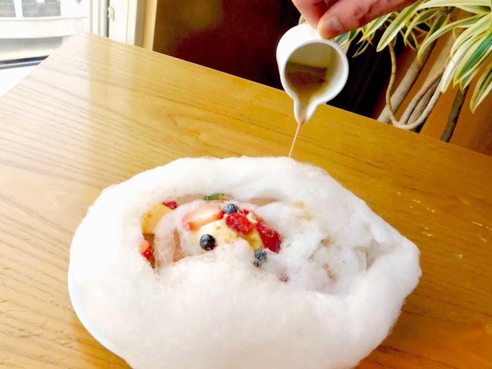 綿あめを溶かして食べる!?ムービージェニックすぎるパンケーキを銀座で堪能！