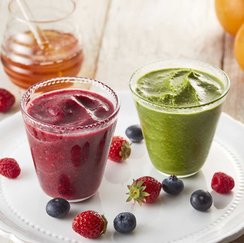 （左）「ベリーベリーアールグレイ(FROZEN)」680円、(右)「シトラスグリーンティー(FROZEN)」740円