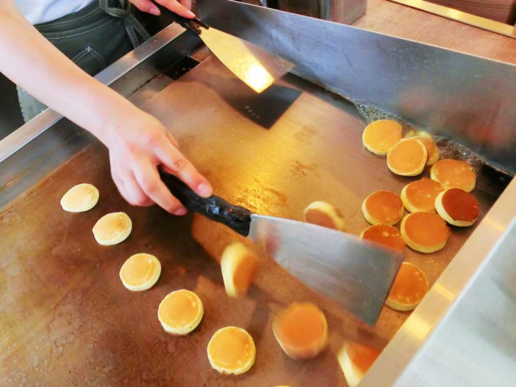 ゆめかわトッピングに心踊る！ひと口サイズが新しい新宿の街角パン