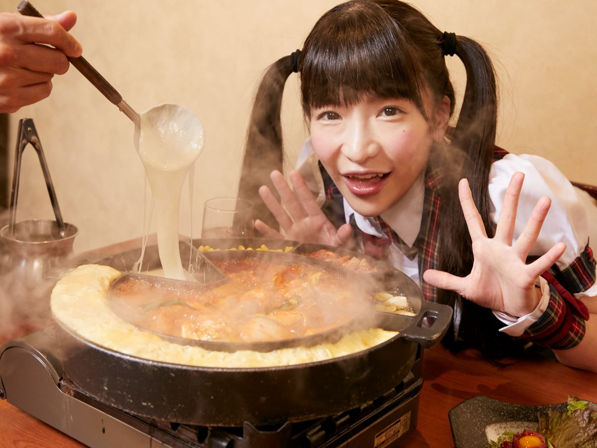 チーズホットタッカルビ（一鍋／2～3名用） 3230円