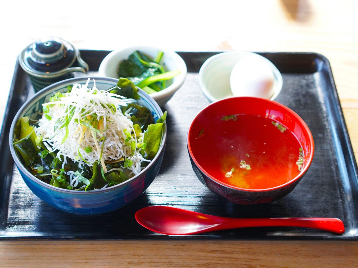 鎌倉素材がうれしい。坂ノ下の古民家食堂で定食モーニング