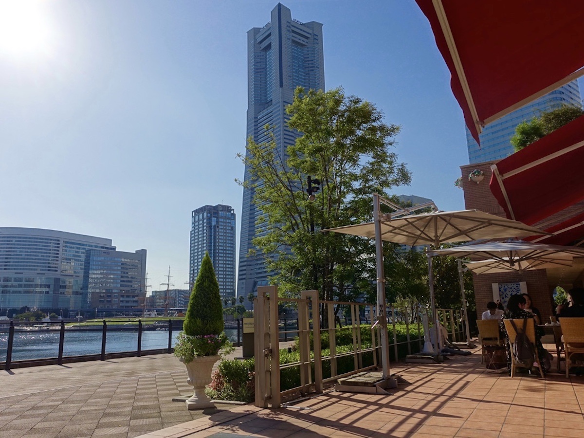 特別な「記念日」を過ごしたい！幸せに満ちたリバーサイドカフェはテラスが特等席